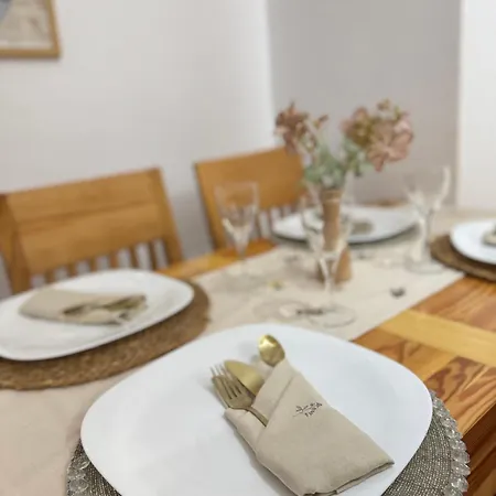 Rosy House - Comode House Near The Golem (Tirana)