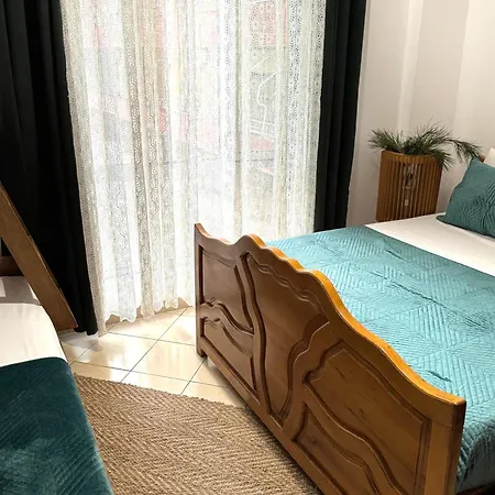 Rosy House - Comode House Near The Golem (Tirana)