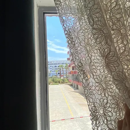 Rosy House - Comode House Near The Appartement