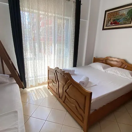 Rosy House - Comode House Near The Appartement