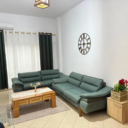 Rosy House - Comode House Near The Appartement