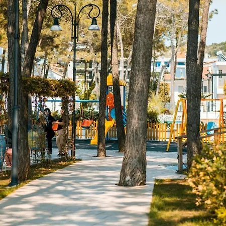 Rosy House - Comode House Near The Golem (Tirana)